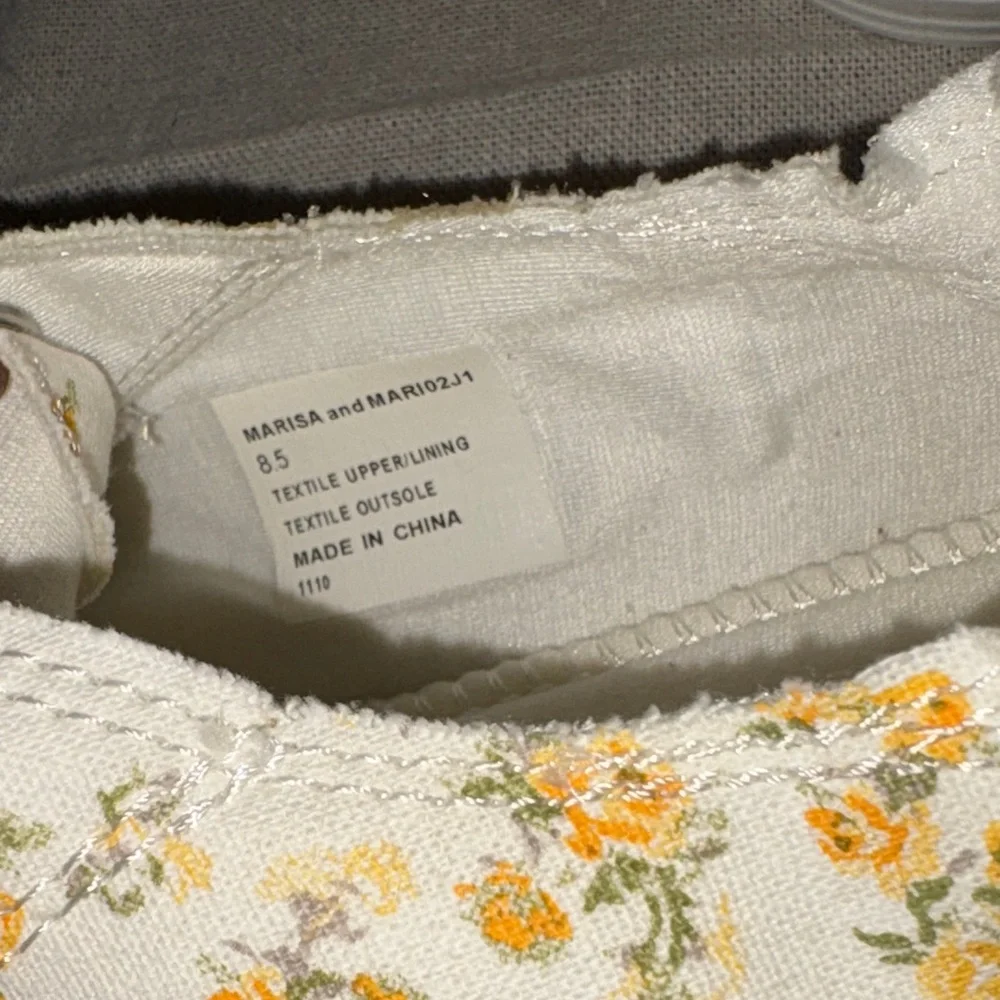 Madden Girl Marissa Floral‎ Canvas Slip on Sneakers White Orange size 8.5